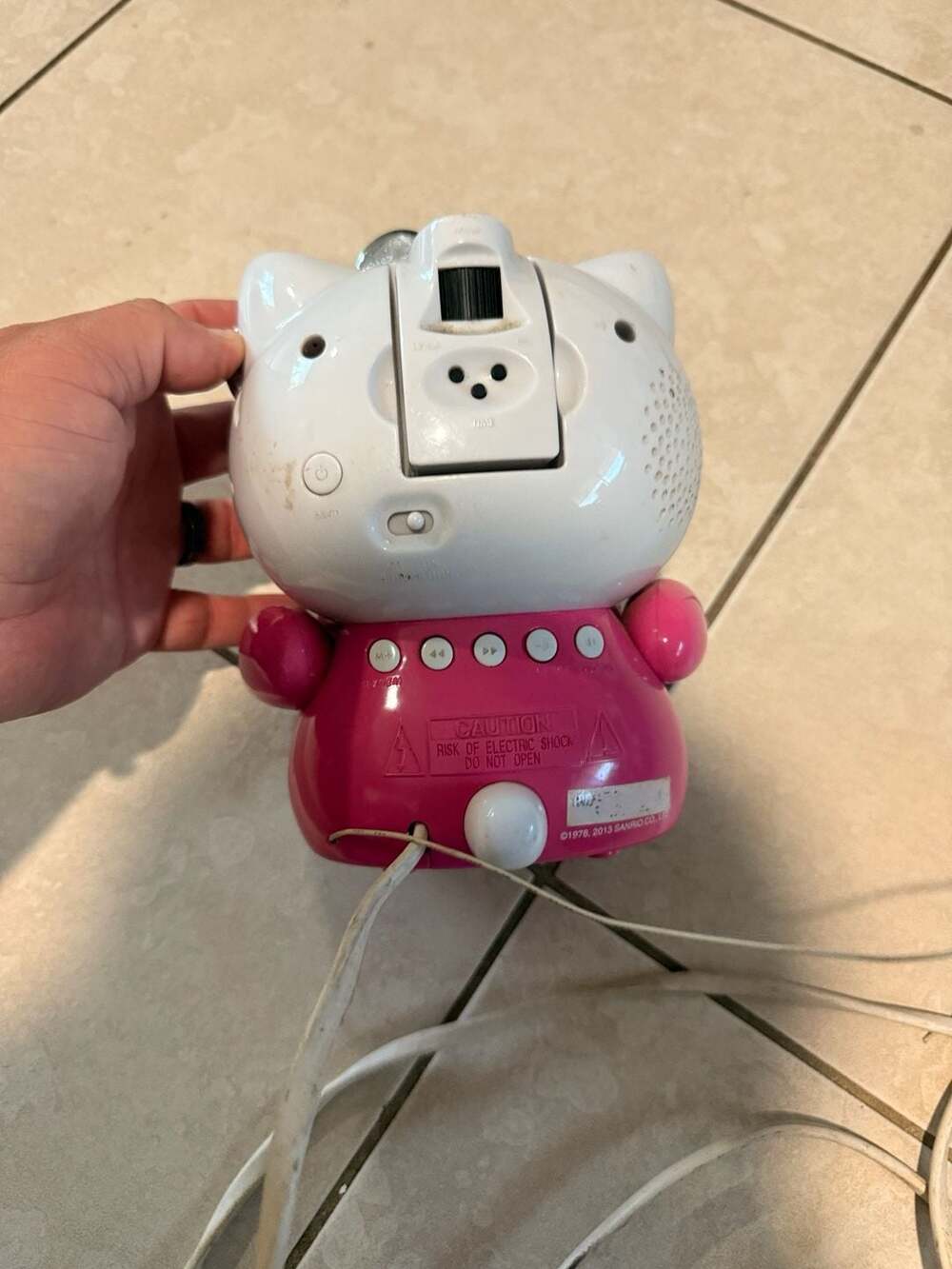 Hello Kitty Heart Projection Alarm Clock with LED Display Model 2913WH01 - Picture 4 of 7